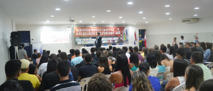 Primeiro dia de seminário sobre consumidor lota auditório da FRM de Penedo