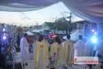 Devotos louvam Bom Jesus dos Navegantes durante procissão em Penedo