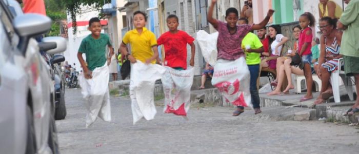 Dia das Crianças é celebrado com festa para os pequenos moradores de bairros de Penedo