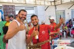 Com muito frevo e banho de carro-pipa, "Pinheiro Folia" agita o domingo em Penedo