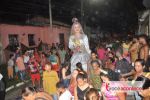 Boneca Raquel cumpre com o prometido e atraí multidão para as ruas do Centro de Penedo