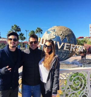 Luan Santana viaja de férias com a namorada para Orlando