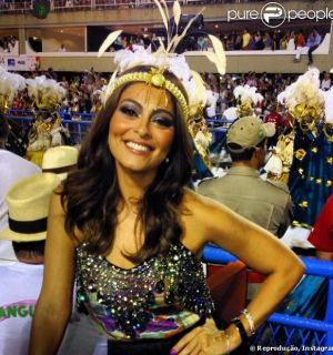 Juliana Paes ainda avalia ser rainha de bateria no carnaval