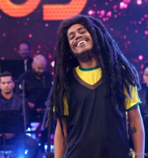 Ícaro Silva chora após interpretar Bob Marley na TV:'Estamos precisando de amor'