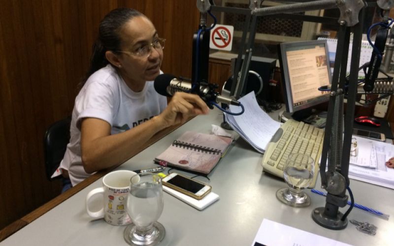Heloisa Helena visita estúdios da Rádio Penedo FM