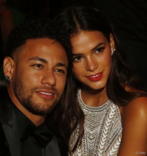 Neymar e Marquezine escolhem fornecedores para casamento na França