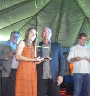 Autora do projeto de Requalificação do Largo de São Gonçalo é homenageada durante inauguração da obra em Penedo