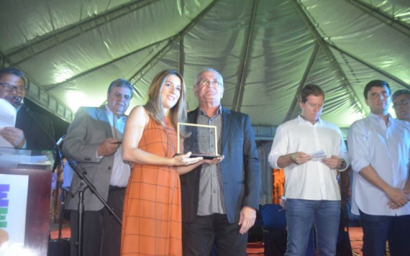 Autora do projeto de Requalificação do Largo de São Gonçalo é homenageada durante inauguração da obra em Penedo