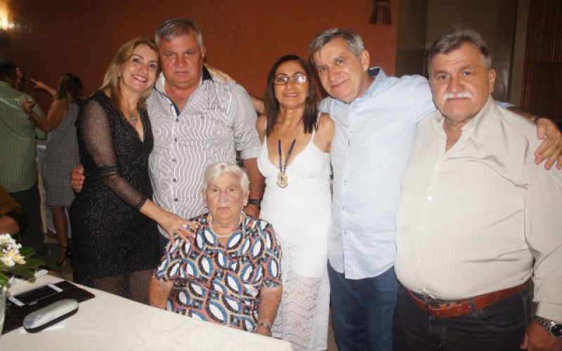 Terezinha Machado Barbosa chega, com alegria, aos seus 90 anos de idade