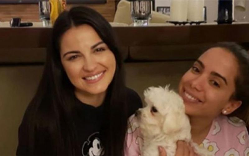 Anitta faz festa do pijama com ex-RBD Maitê Perroni