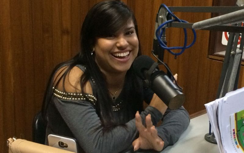 Sabrina Lobo visita Penedo FM e fala sobre projeto para ser integrante da Matruz com Leite
