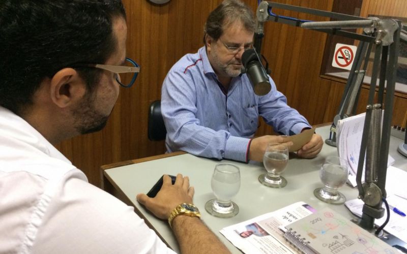 Urologista Antônio Jatobá visita Penedo FM e fala sobre doenças e exames do sistema urinário