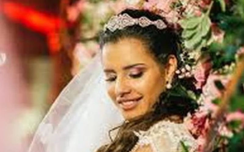 Morre blogueira que casou sozinha após noivo terminar na véspera