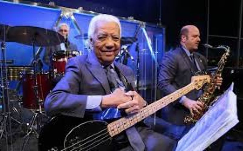Morre o baixista Bira, do sexteto musical dos programas de Jô Soares
