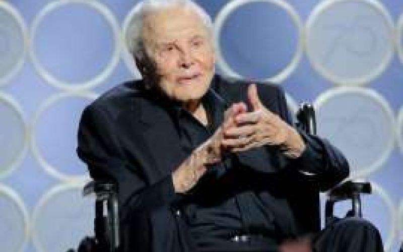 Ator Kirk Douglas morre aos 103 anos