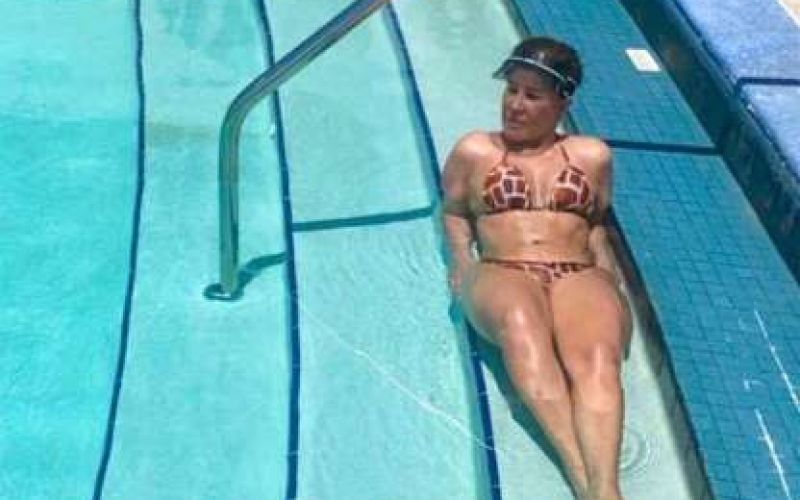 Aos 62 anos de idade, Zilu Camargo aparece de biquíni no Instagram e boa forma surpreende
