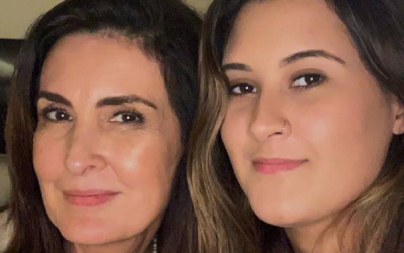 Filha de Fátima Bernardes homenageia mãe e emociona web