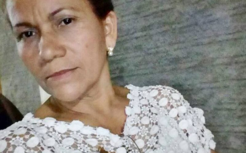 Costureira Ana Luzia festeja mais um ano de vida nesta segunda, 13