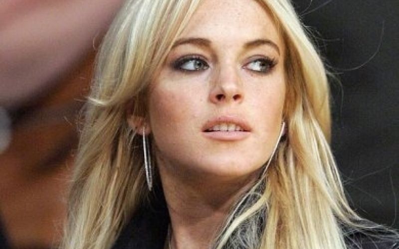 Lindsay Lohan fecha contrato e será capa da revista "Playboy" americana