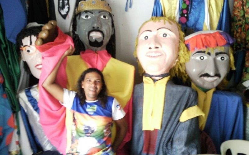 “Tadeu e seus bonecos” se preparam para mais um carnaval