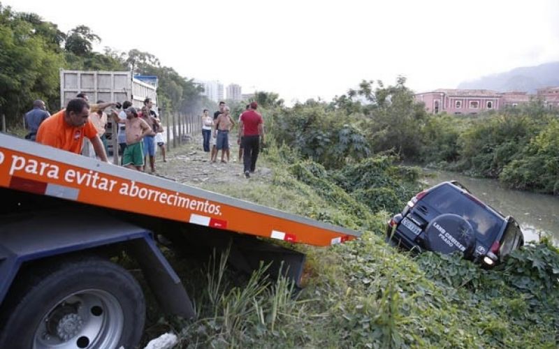 Marcello Antony e a mulher sofrem acidente no Rio de Janeiro