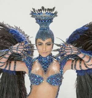 Sabrina Sato grava vinheta de Carnaval e exibe curvas perfeitas