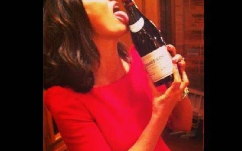 Luiza Brunet surpreende em foto com bebida: “Beber e lamber”