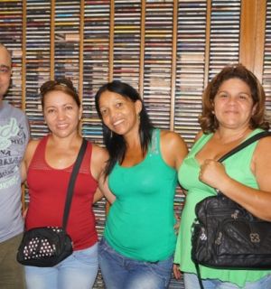 Médicos cubanos visitam estúdios da Rádio Penedo FM