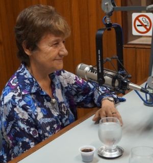Irmã Míria Therezinha visita estúdios da Penedo FM