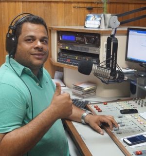 Christian Lobo estreia nova programação na Rádio Penedo FM