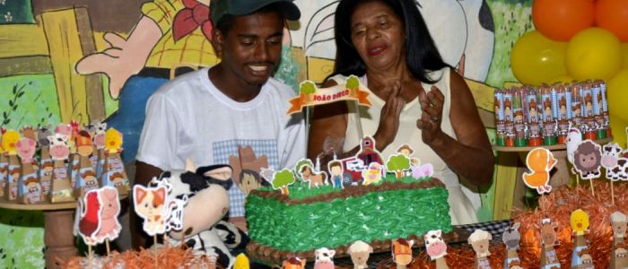 Projeto "Dia Especial" festeja aniversário de adolescente de 17 anos em Penedo