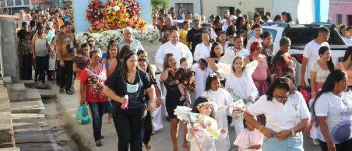 Com a presença de crianças e devotos, festa em homenagem a Santo Antônio é encerrada