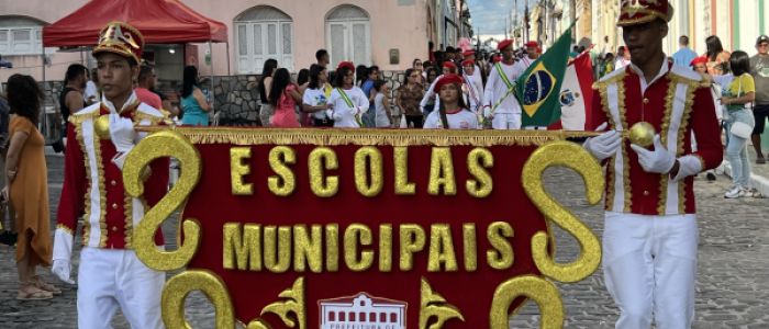 Após dois anos, por conta da pandemia, Desfile Cívico volta a abrilhantar ruas de Penedo