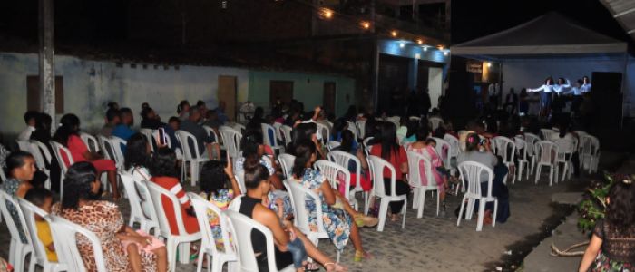 Ministérios de louvor e projeto social marcam noite de evento especial da Igreja Pentecostal de Penedo