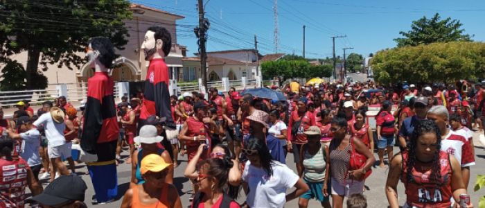 "Fla Penedo" arrasta multidão de torcedores do Flamengo pelas ruas de Penedo