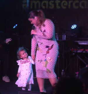 Neta de Preta rouba a cena em primeiro show da cantora com o pai, Gilberto Gil