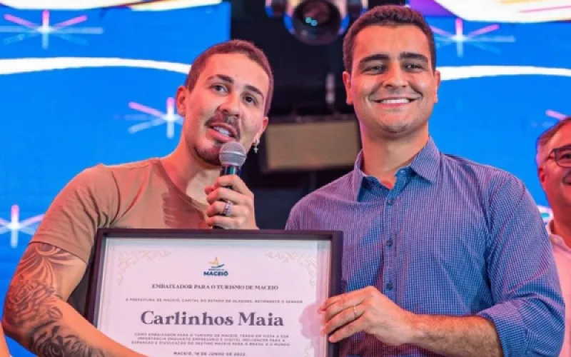 Penedense Carlinhos Maia recebe título de ‘Embaixador para o Turismo de Maceió'