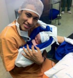 Nasce o primeiro filho do jogador santista Neymar