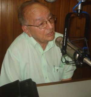 Frei Arnaldo Motta e Sá faz visita surpresa à Rádio Penedo FM