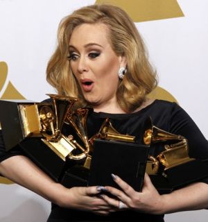 Cantora Adele triunfa no prêmio Grammy e leva seis estatuetas
