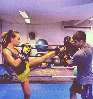 Sabrina Sato posta foto de treino de muay thai