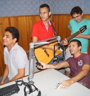“Los Borrachos Enamorados” visita Rádio Penedo FM