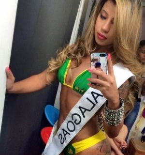 Milena Lins concorre ao título de Miss Bumbum 2015